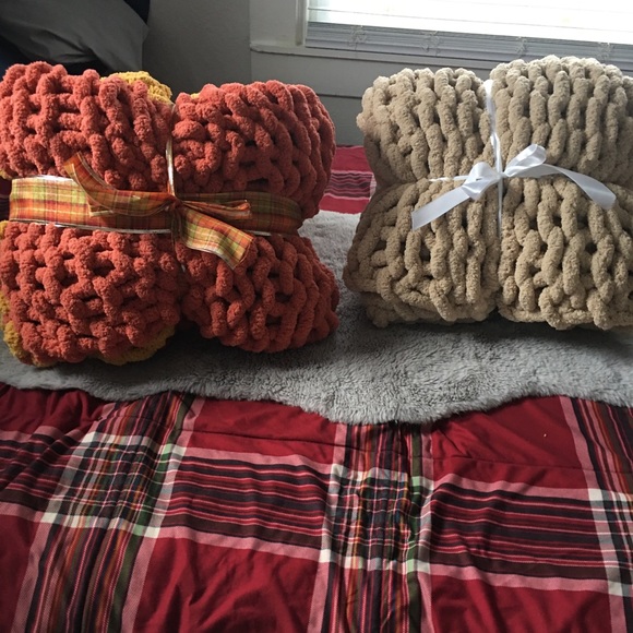 Order you handmade chunky blanket now!!!🧡💛 - Picture 3 of 8